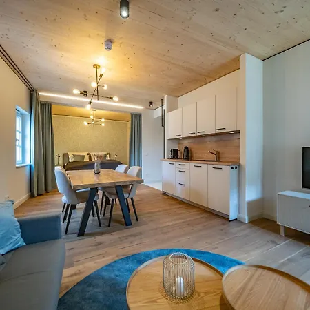 Alte Baeckerei Und Cafe מלון דירות 4*